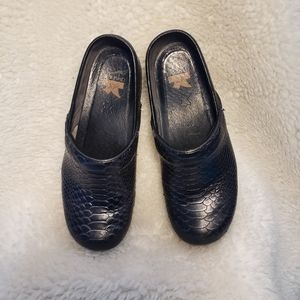 Women's Black Dansko XP Shoes